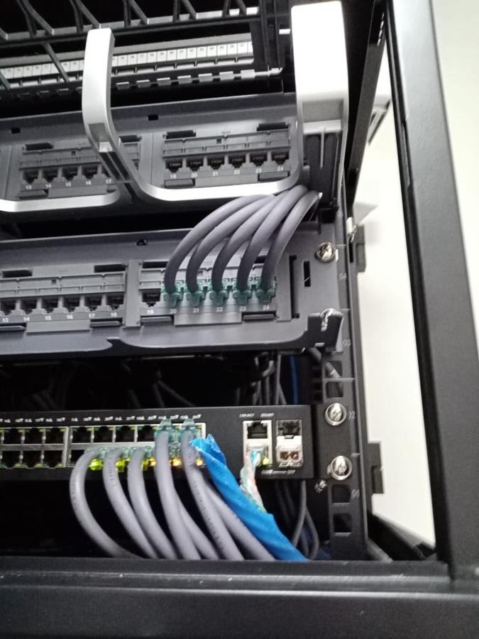 Cat6 patch panel and cable management – Waves Telecom project