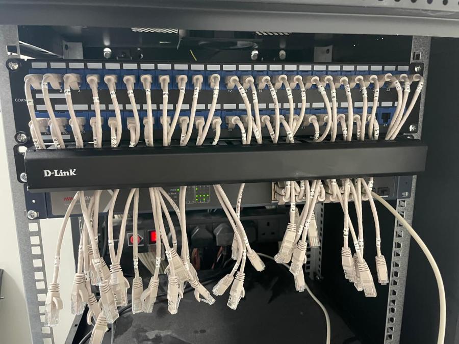 Every cord numbered and labelled – Waves Telecom project