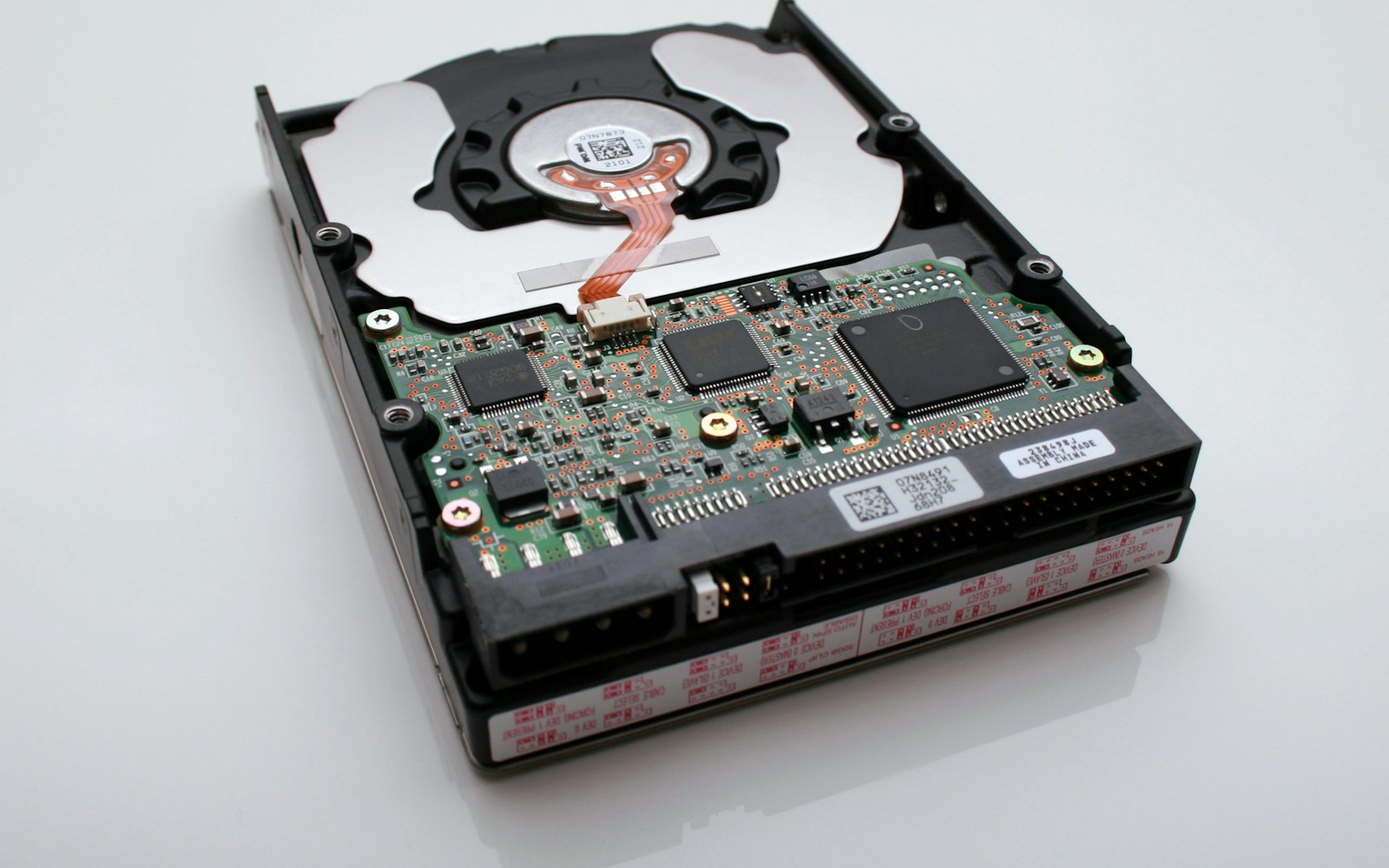 Internal hard drive waiting for certified data erasure